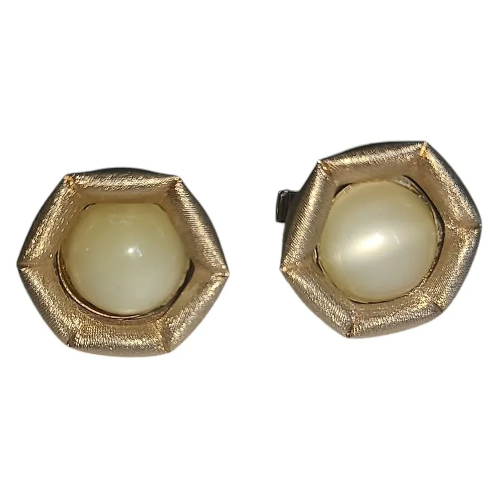 Vintage Gold Tone Pearly‎ Lucite Round Cufflinks